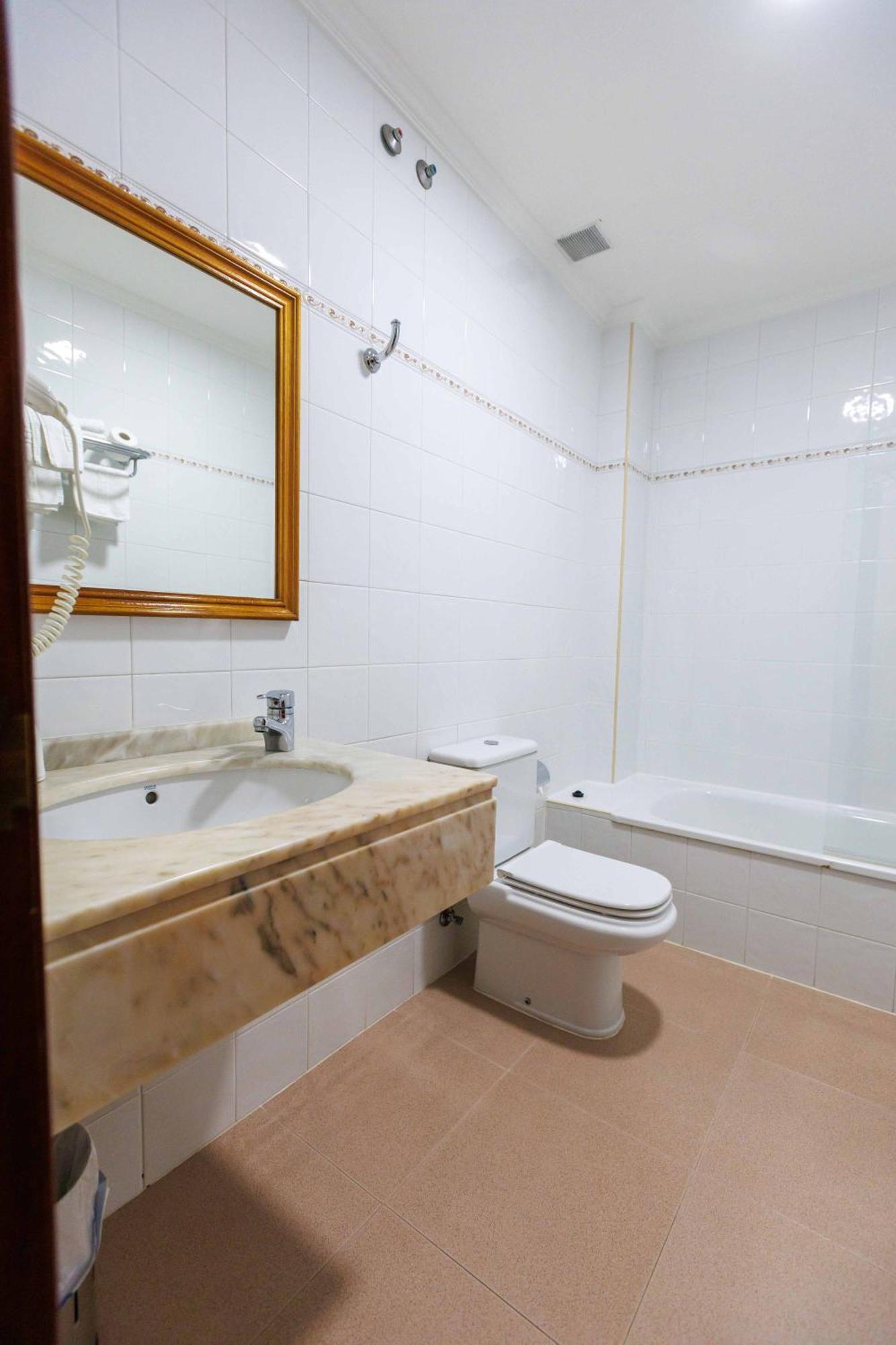 Hotel O Cruceiro Caldas De Reis Buitenkant foto